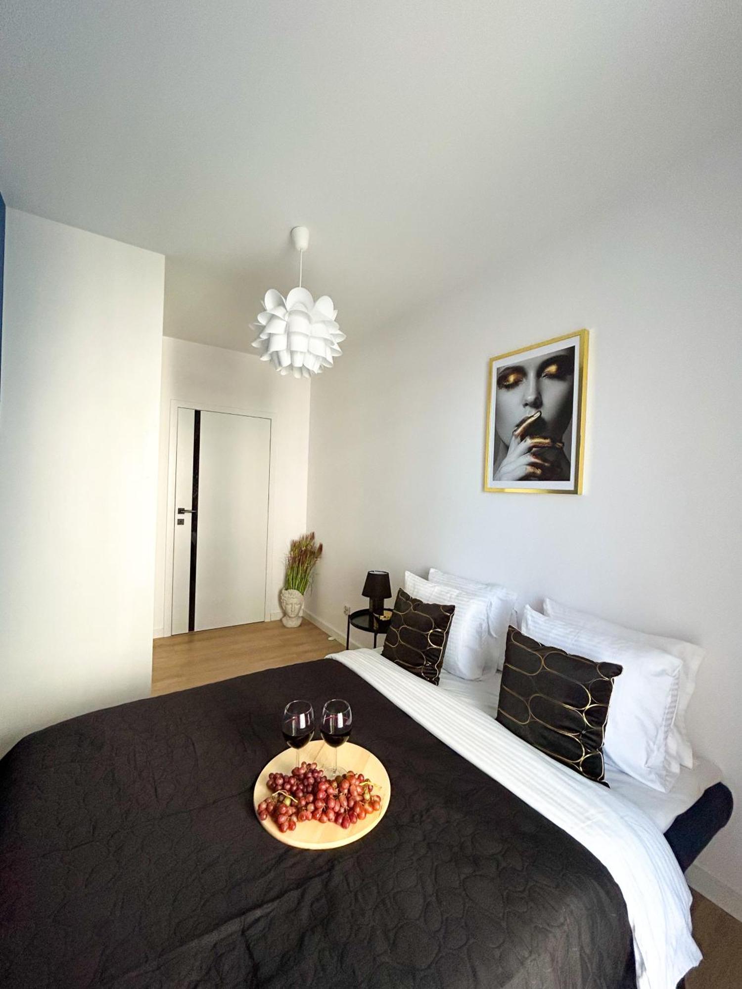 Lumina Stylish 3-Room Apart With Balcony Лодз Екстериор снимка