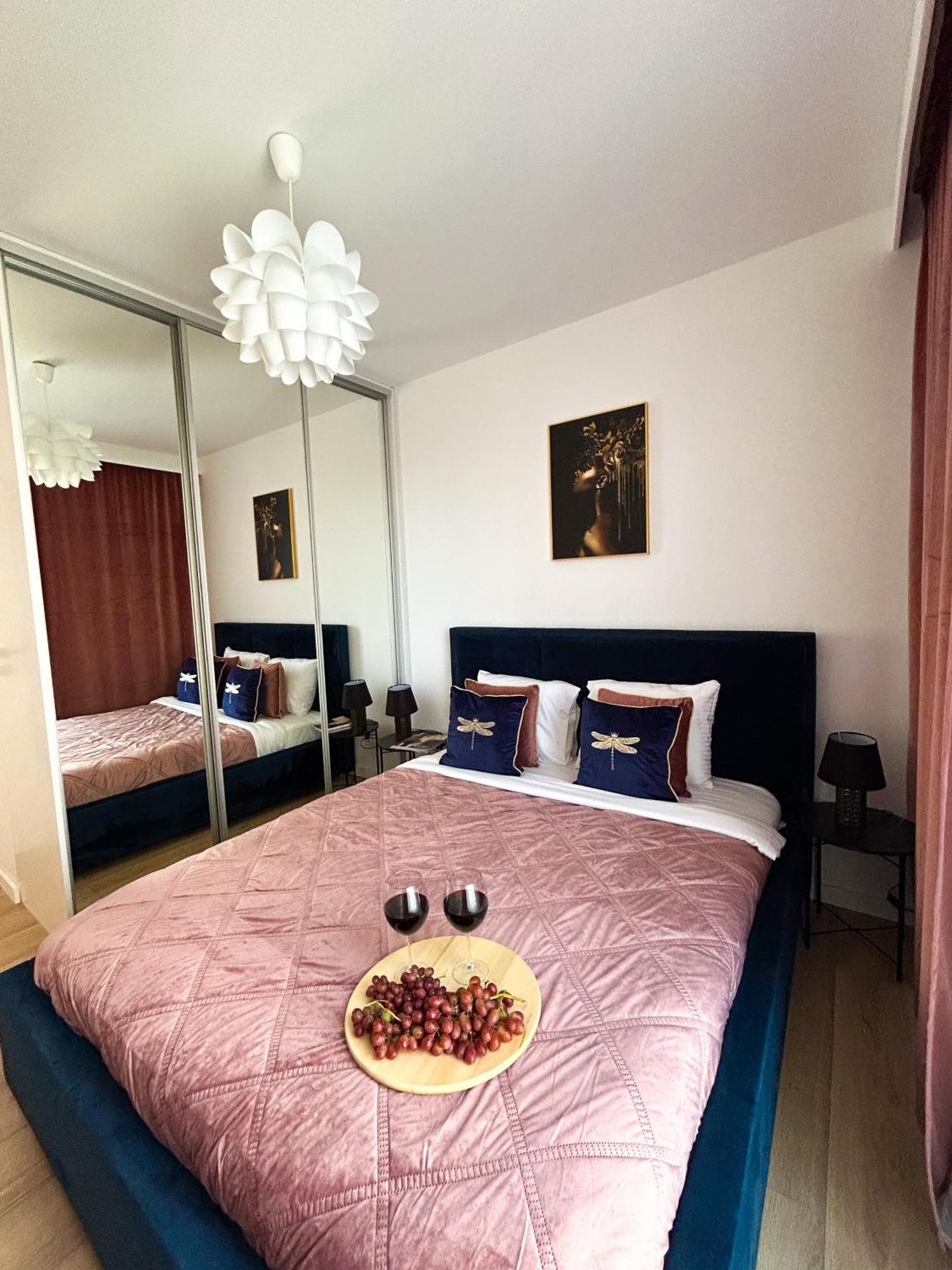 Lumina Stylish 3-Room Apart With Balcony Лодз Екстериор снимка