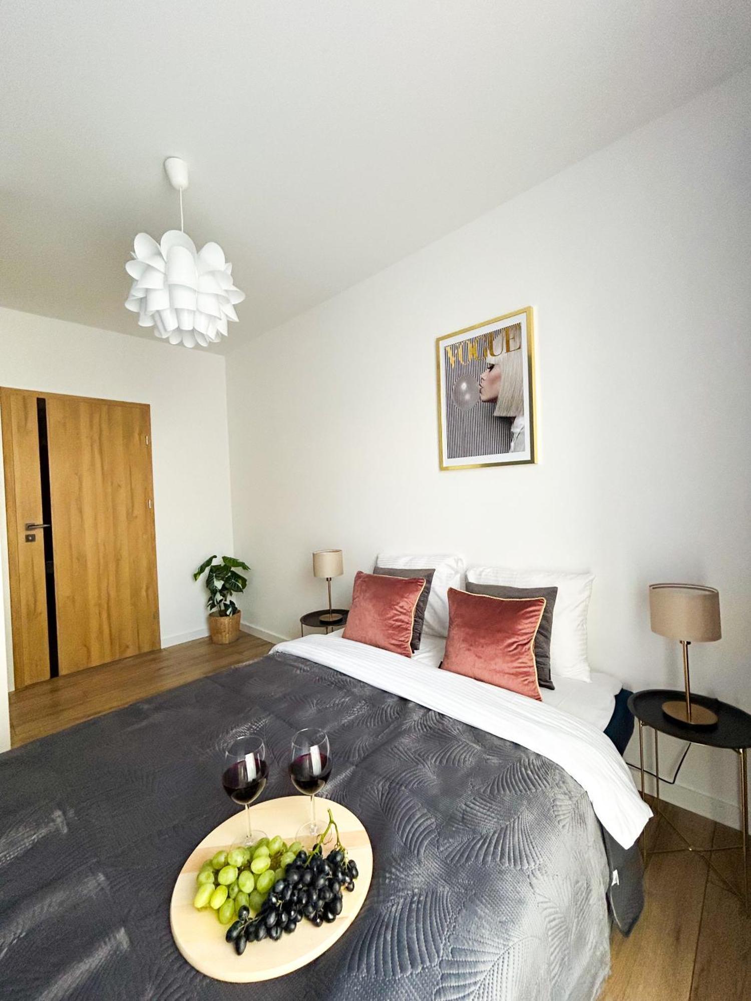 Lumina Stylish 3-Room Apart With Balcony Лодз Екстериор снимка